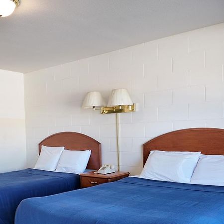 Prince Motel Принс-Джордж Экстерьер фото