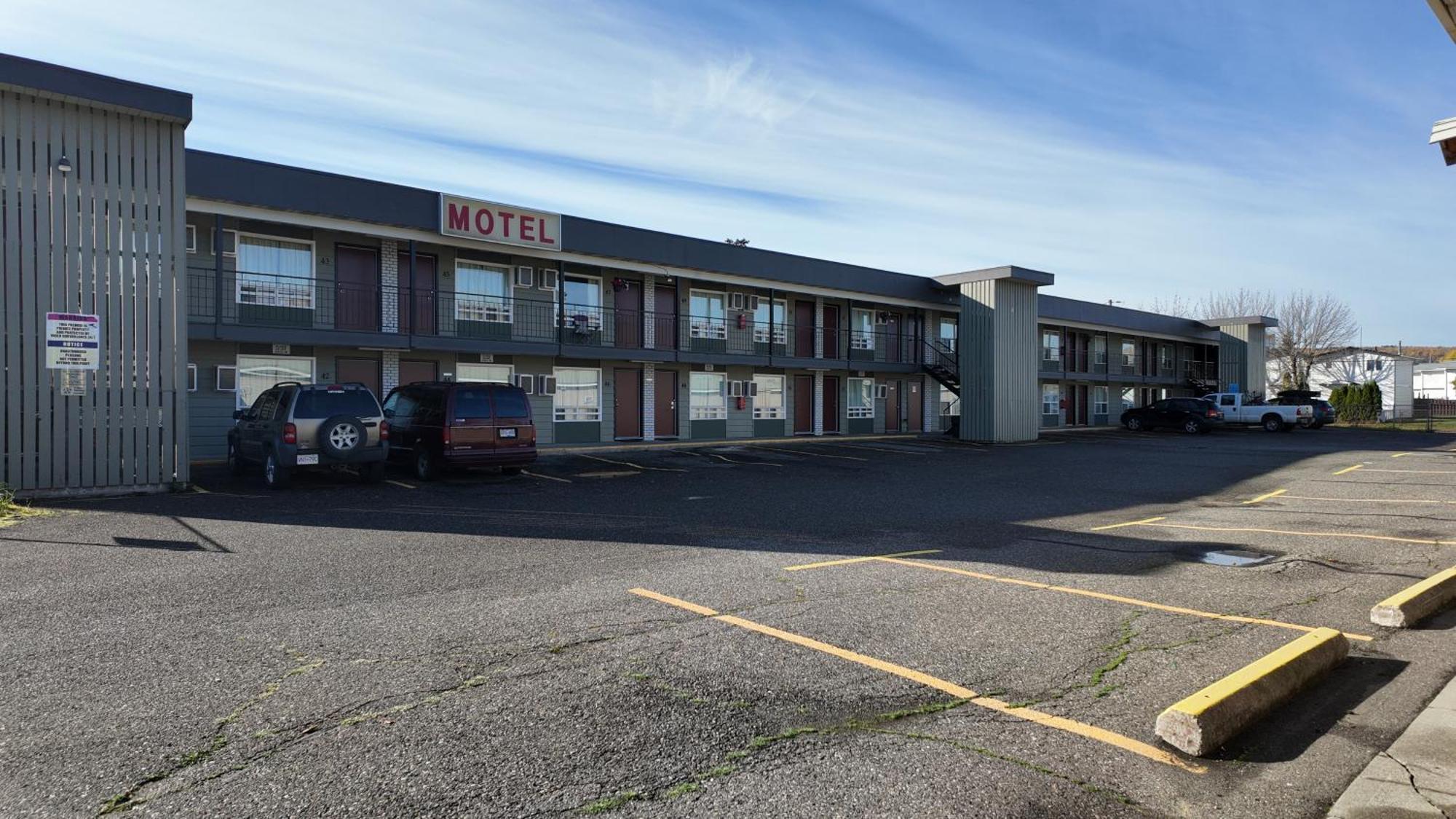 Prince Motel Принс-Джордж Экстерьер фото